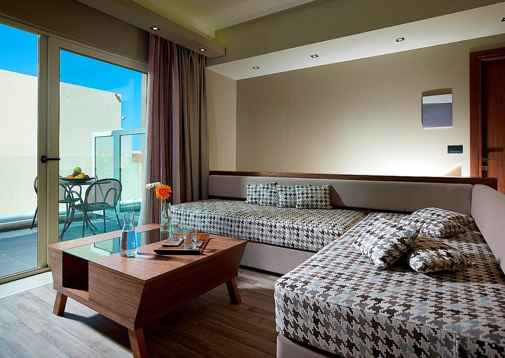 Elotis Suites (Adults Only) Agia Marina Habitación foto